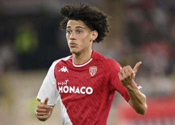 مغنيس أكليوش وإليسي بن صغير إلى باريس سان جيرمان هذا الشتاء؟