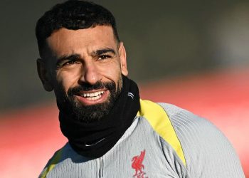 رئيس باريس سان جيرمان يغلق الباب أمام محمد صلاح