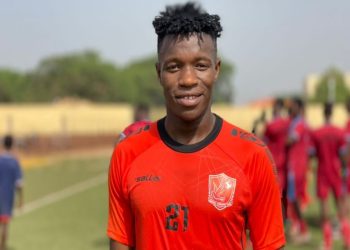 فودي كامارا يعود إلى النادي الصفاقسي بعقد جديد