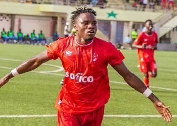 عبد العزيز سيسيه يصل إلى نادي الإسماعيلي