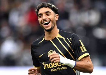 فرانكفورت يبلغ مانشستر سيتي بشروط التعاقد مع عمر مرموش