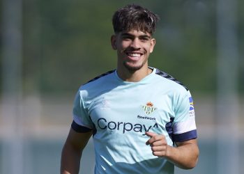 هل يقترب عبد العزيز الزولي من مغادرة ريال بيتيس هذا الصيف؟