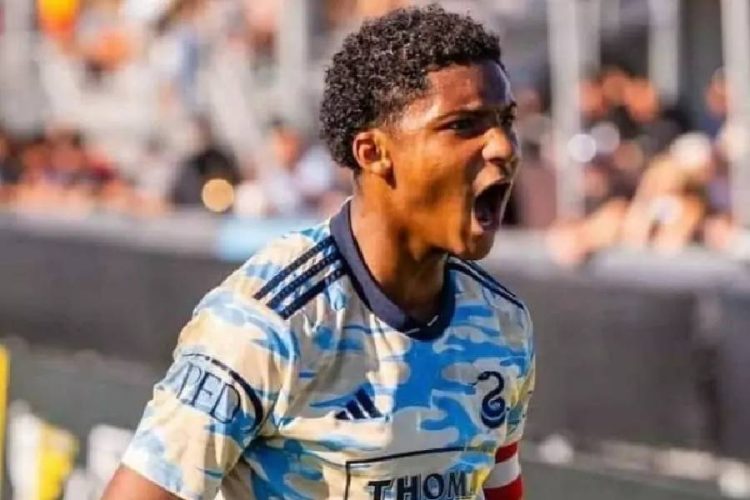 منافسة كبيرة بين أياكس وبايرن ميونخ تلوح في الأفق على أنيس سعيدي