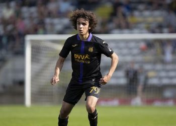 موهبة مغربية جديدة على رادار باريس سان جيرمان وبرشلونة