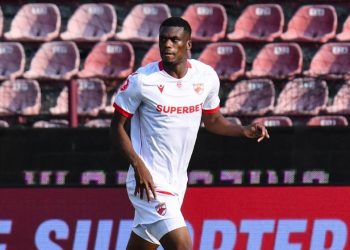 “مغرب فوت” يكشف.. كواليس تواصل الأهلي مع صفقة ستاندر دي لييج!