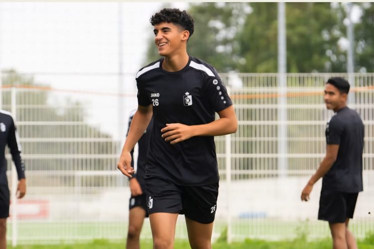 إيليان مهند ينضم إلى باريس سان جيرمان