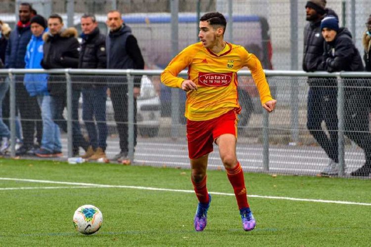 كريم بوتيرة يوقع مع نادي بولوني لأربعة مواسم