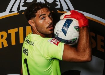 لم يشارك حتى الآن مع فريقه البرتغالي.. حمزة علاء يواجه أزمة عاصفة في مشواره الاحترافي