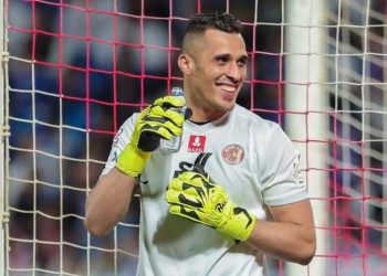 الحارس الدولي مصطفى زغبة يُؤكّد بقاءه في شباب بلوزداد