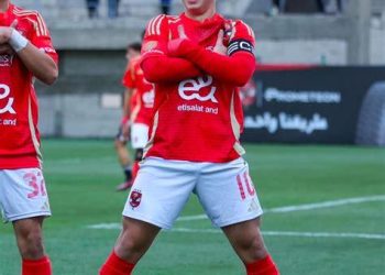 كشافة شتوتجارت يتابعون موهبة الأهلي