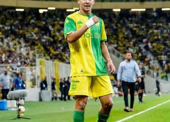 الجوهرة الجزائرية وهدّاف رابطة أبطال إفريقيا لحلو أخريب: “تركيزي مُنصب على شبيبة القبائل ولست مُهتما بالعروض الأجنبية حاليا”