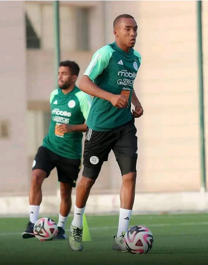 المدافع الدولي الجزائري أشرف عبادة يُوضّح لـ “مغرب فووت” حقيقة عرض الأهلي المصري