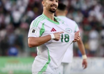 النجم الجزائري عمورة يُعيد فتح ملف مستقبله مع فولفسبورغ الألماني