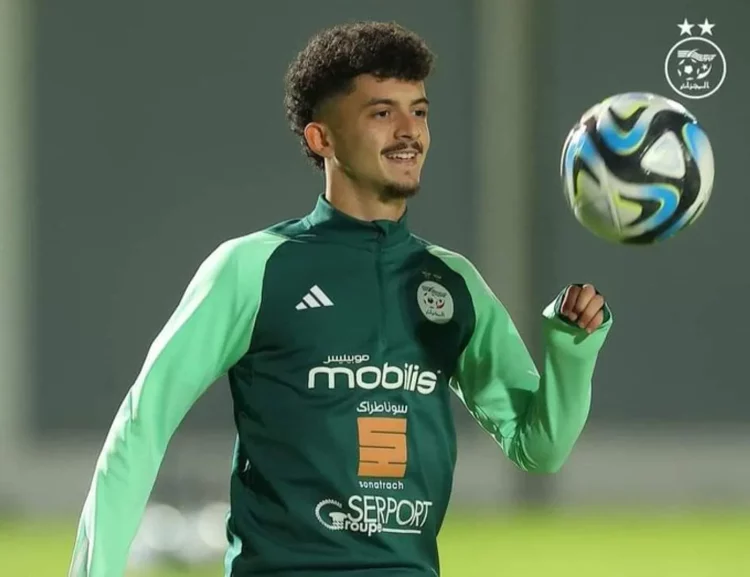 لخضر بلومي يُطمئن الجزائريين حول إبنه حصريا عبر “مغرب فووت”: “محمد البشير عاد إلى التدريبات بصورة عادية مع هال سيتي”