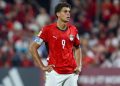 نجم منتخب مصر الأسبق لـ”مغرب فوت”: الأهلي لا بد أن يقبل احتراف حمزة عبد الكريم في برشلونة!