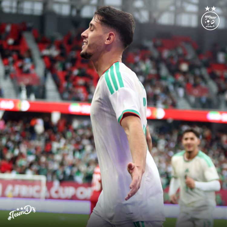 الجزائري زين الدين بلعيد يضع حدا لشائعات رحيله عن شبيبة القبائل