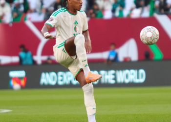 مدرب جزائري ينصح هشام بوداوي بالإنتقال إلى الدّوري الإنجليزي