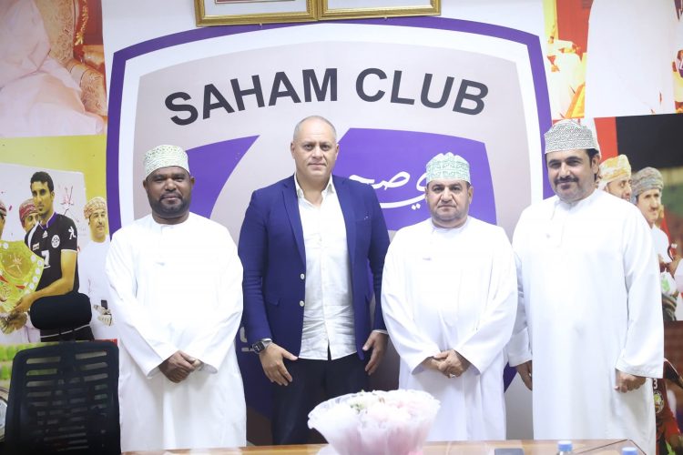 المدرب الجزائري سفيان نشمة حصريا لـ “مغرب فووت”: “لهذه الأسباب غادرت صحم العماني وسأكشف عن وجهتي قريبا”