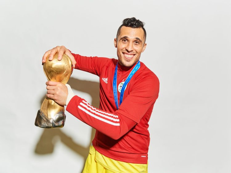 الحارس الجزائري مصطفى زغبة ينفي الرحيل عن فريقه