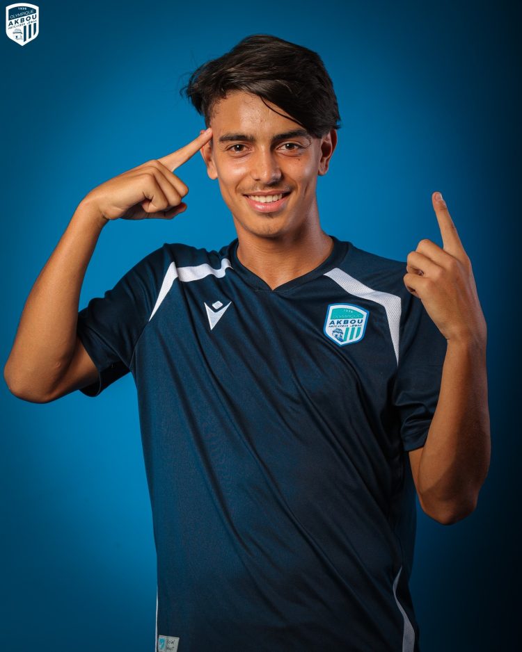 الموهبة الجزائرية أسامة بنكو يستعد للإحتراف في سانت إتيان الفرنسي