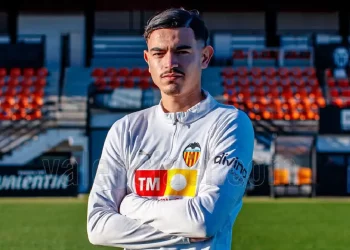 نادي فالنسيا الإسباني يُعلن عن صفقة الفرانكو جزائري ميسم بن عمّة