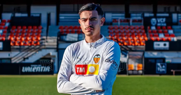 نادي فالنسيا الإسباني يُعلن عن صفقة الفرانكو جزائري ميسم بن عمّة