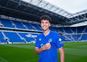 آدم أزنو: مسيرته المهنية، تكاليف انتقاله، راتبه، والمزيد