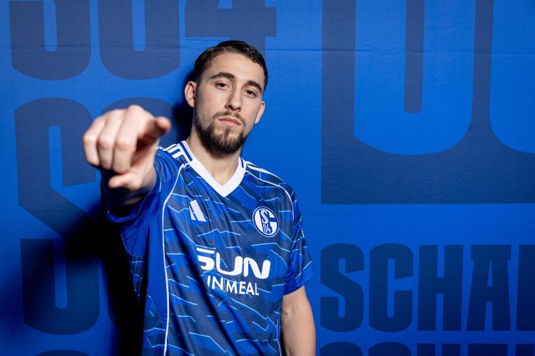 عادل عوشيش في شالك 04 الألماني .. فرصة للمشاركة في مونديال 2026