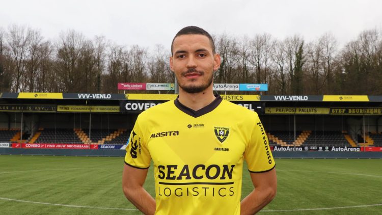 المهاجم أسامة درفلو في طريقه للعودة إلى الدوري الجزائري