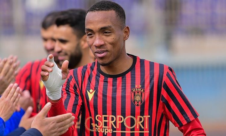 أشرف عبادة حصريا لـ “مغرب فووت”: “أنا في فريق كبير، هدفي التتويج بالألقاب مع اتحاد العاصمة وهذا هو موقفي من الإحتراف…”