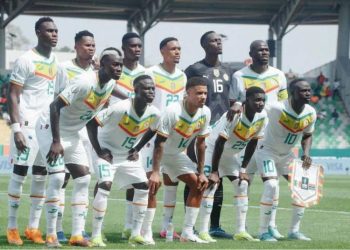 كولي “مستاء”، والحداوي “سعيد وراضٍ”: قرار الاتحاد الأفريقي لكرة القدم يُثير جدلاً واسعاً