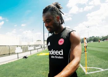 إيلي واهي متردد بين البقاء في نيس والعودة إلى ألمانيا