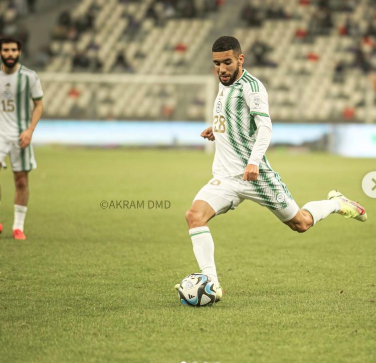 صراعٌ محتدم بين بيراميدز و الزمالك على نجم جزائري