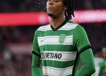 يبذل نادي آيندهوفن جهودًا حثيثة لضم يوسف شرميتي.