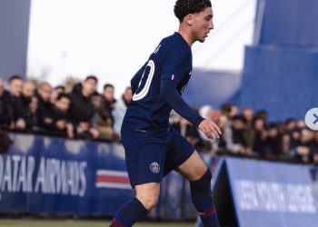 باريس سان جيرمان قلق بشأن مستقبل اثنين من لاعبي أكاديمية الشباب