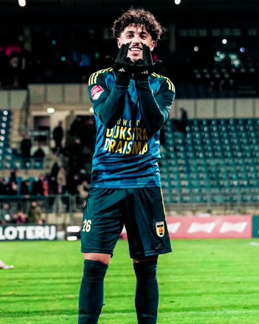 إيشام فراح يرغب في الحصول على وقت لعب كافٍ، والمعركة على مستقبله محتدمة.