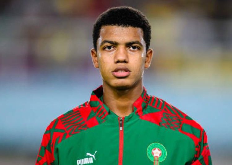 آيت بودلال يُثير ضجة في أوروبا: دورتموند في الصدارة، والدوري الإنجليزي الممتاز يترقبه