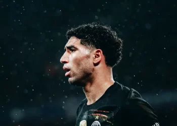 أشرف حكيمي على بُعد تمريرتين حاسمتين من معادلة الرقم القياسي التاريخي لسامويل إيتو في دوري أبطال أوروبا.