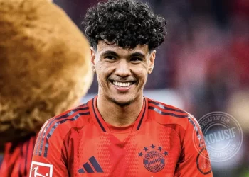 آدم أزنو: بين حلم بايرن ميونخ وضغط إيفرتون