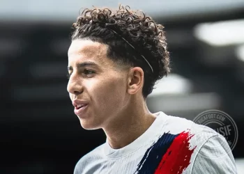 موناكو يُحدث ضجة كبيرة ويتعاقد مع الموهبة المغربية الصاعدة أيمن عصب، لاعب باريس سان جيرمان