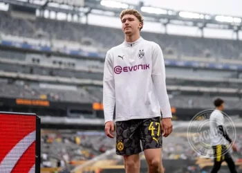 450 ألف يورو لصدّ محاولات الأندية الأوروبية: كيف ضمن بوروسيا دورتموند بقاء إلياس بنكارا حتى عام 2029؟