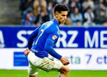 إلياس شايرا يرفض عروضًا من أندية الخليج ويؤكد طموحه الأوروبي