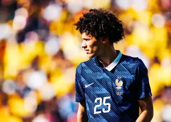 تشيلسي وأرسنال يستعدان لضم مغنيس أكليوش