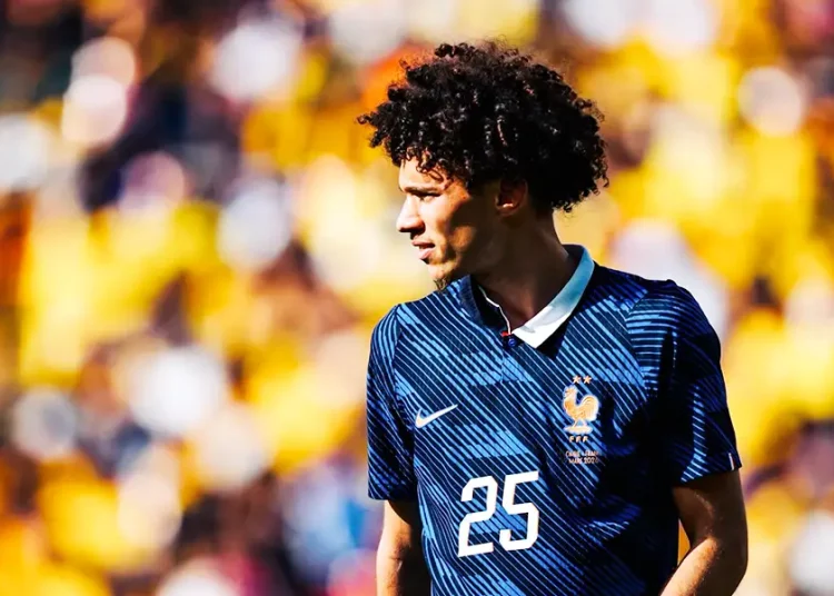 تشيلسي وأرسنال يستعدان لضم مغنيس أكليوش