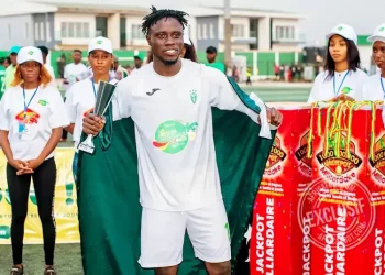 يدخل فاماليكاو في منافسة مع الاتحاد الملكي للرباط على ضم المهاجم الغيني الشاب محمد ساليو “ألوبا” بانغورا.