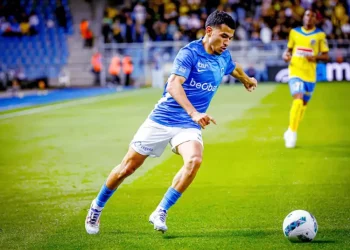 يُثير زكريا الواهدي ضجةً في الدوري الإنجليزي الممتاز، وجينك يُحدد سعرًا باهظًا لضمه.