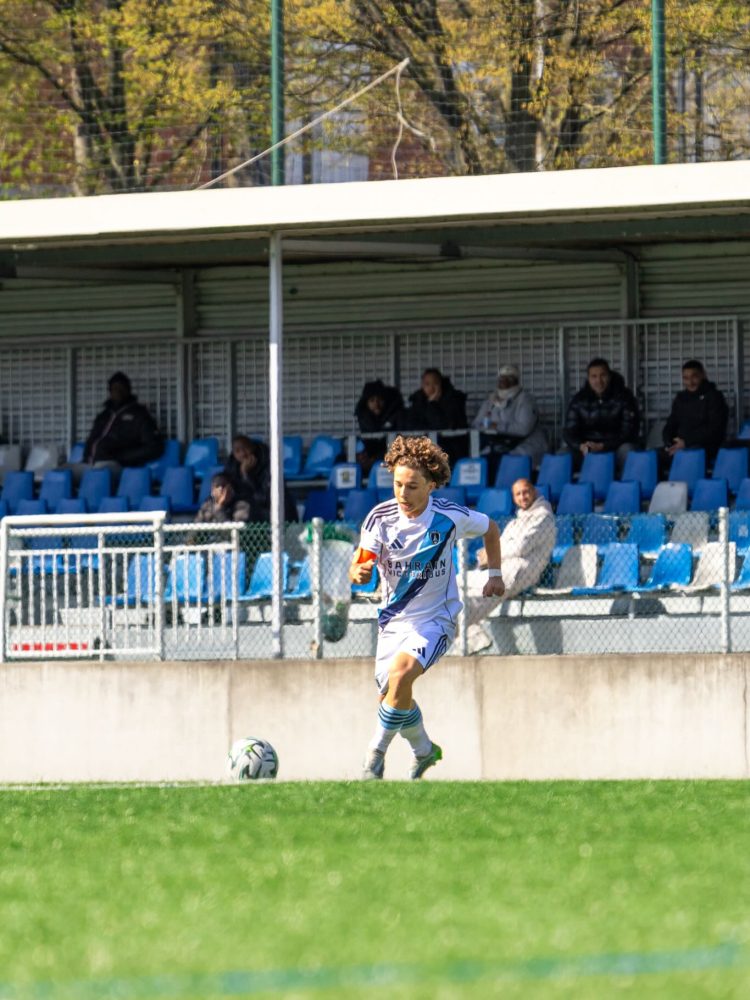 ميلان موريتو، الموهبة الفذة ذات الخمسة عشر عامًا، جاهز لارتداء قميص المنتخب الجزائري