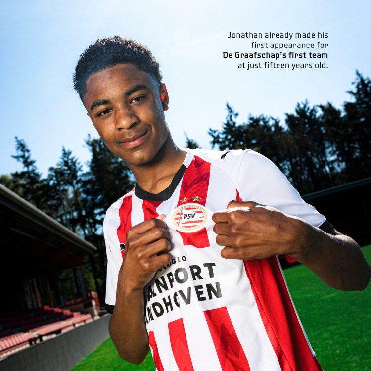 أعلن نادي آيندهوفن رسمياً عن ضم زكريا العسانوسي.