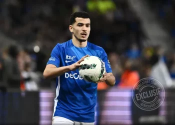 زكريا  الواحدي على وشك الرحيل: والده يؤكد طموحاته في الانتقال والمشاركة في كأس العالم
