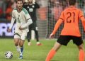 رغم عرض الشارقة الإماراتي… زروقي يمنح الأولوية للبقاء في أوروبا